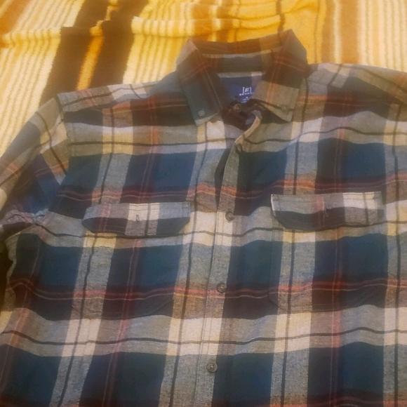 Mens George Button Shirt. Size Medium. - Picture 5 of 10
